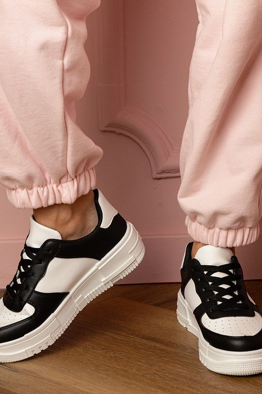 Schwarze Damen-Sneaker auf Plattform... Schwarze Damen-Sneaker auf Plattform...