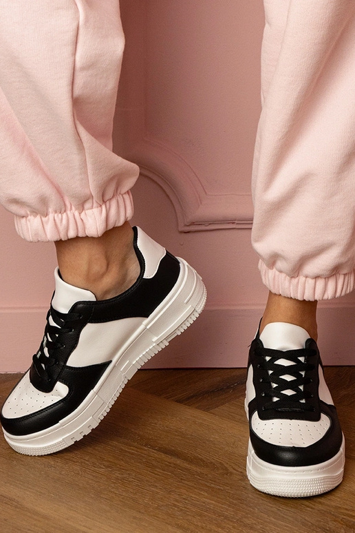 Schwarze Damen-Sneaker auf Plattform... Schwarze Damen-Sneaker auf Plattform...