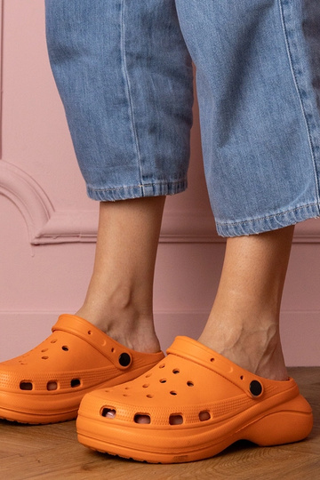 Orangefarbene Damen-Pantoletten auf Plattform Kameris