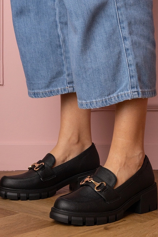 Schwarze Damen- Halbschuhe mit... Schwarze Damen- Halbschuhe mit...