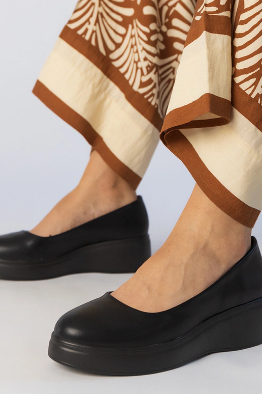 Schwarze Plateauschuhe aus...