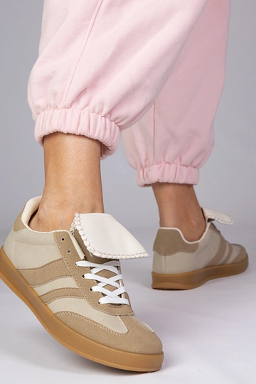 Sandfarbene sportliche... 2