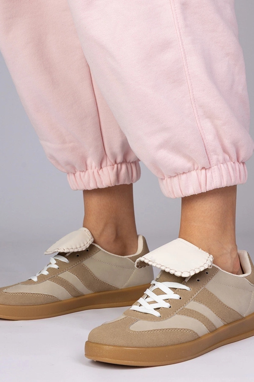 Sandfarbene sportliche Damenschuhe,...