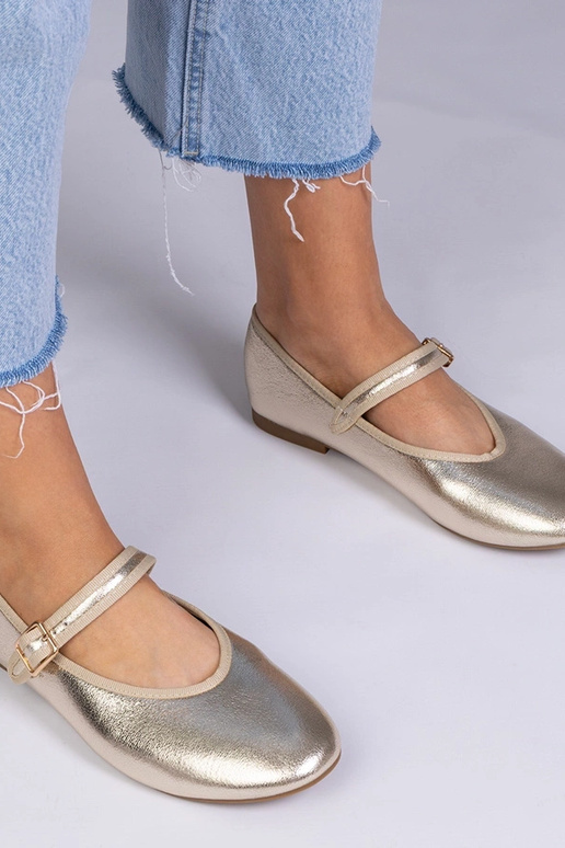 Goldene Ballerinas mit Schnalle,... Goldene Ballerinas mit Schnalle,...