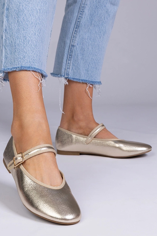 Goldene Ballerinas mit Schnalle,... Goldene Ballerinas mit Schnalle,...
