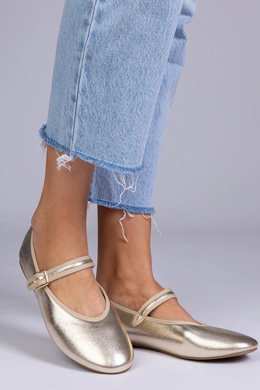 Goldene Ballerinas mit Schnalle,... Goldene Ballerinas mit Schnalle,...