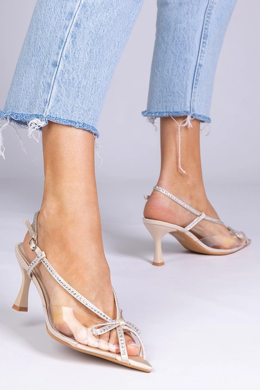 Sandfarbene transparente Sandalen mit... Sandfarbene transparente Sandalen mit...