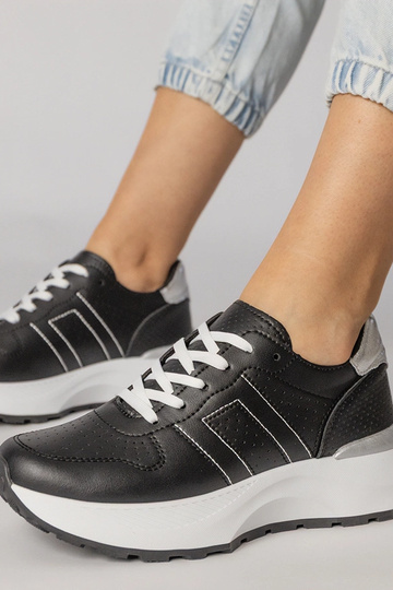 Schwarze Sportschuhe mit...