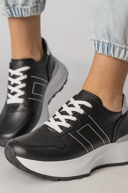 Schwarze Sportschuhe mit silbernem...