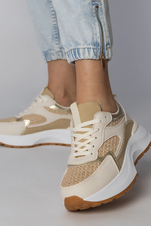 Sandfarbene Sportschuhe mit...