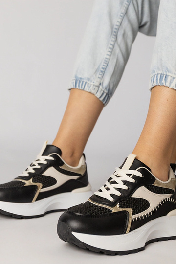 Schwarze Sportschuhe mit...