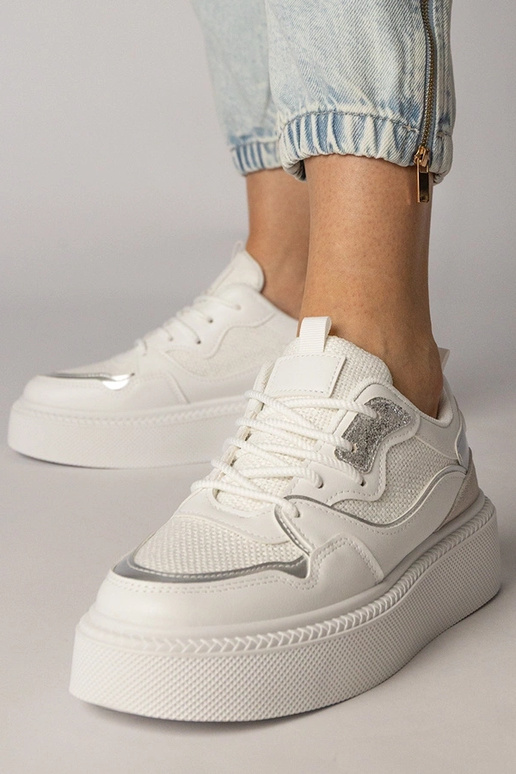 Weiße Sportschuhe mit Stoffeinsatz,...