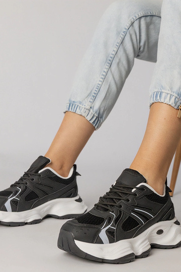 Schwarze Sportschuhe mit... 2