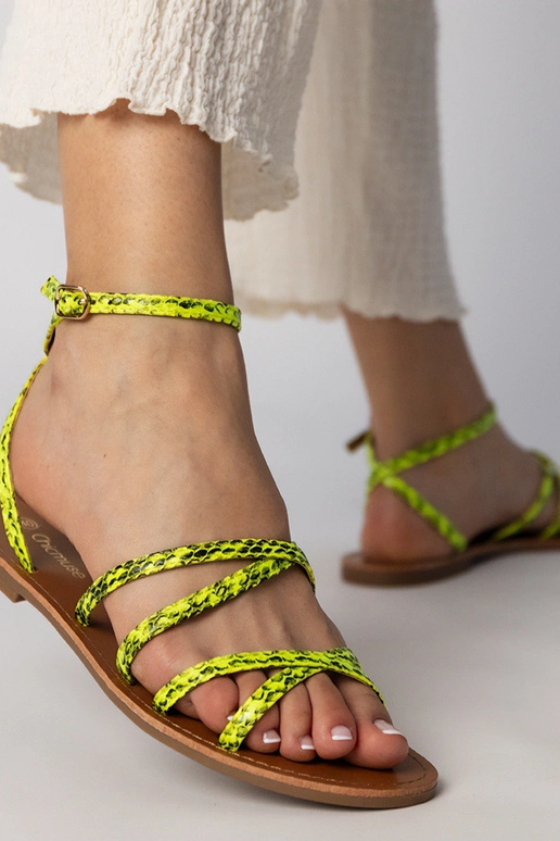 Gelbe Sandalen mit flachem Absatz,...