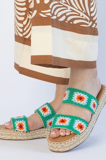 Grüne Espadrilles-Slipper mit Stickerei, „Lelis"