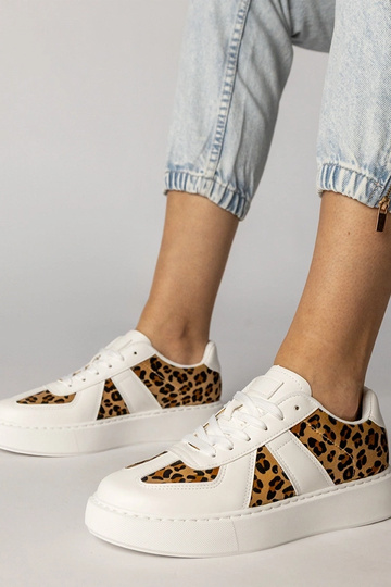 Weiße Sneakers mit...