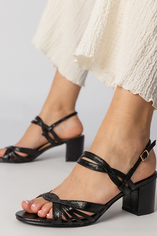Schwarze Damensandalen mit Absatz,... Schwarze Damensandalen mit Absatz,...