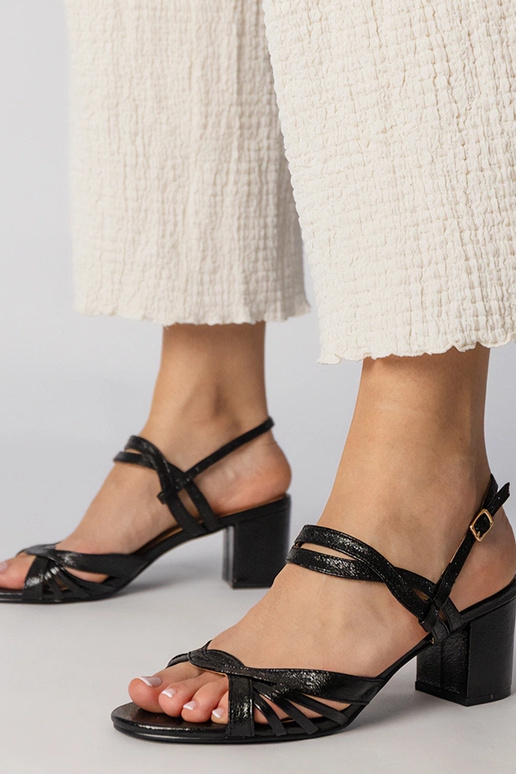 Schwarze Damensandalen mit Absatz,... Schwarze Damensandalen mit Absatz,...