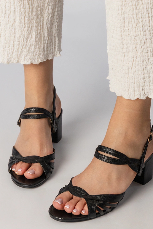 Schwarze Damensandalen mit Absatz,... Schwarze Damensandalen mit Absatz,...