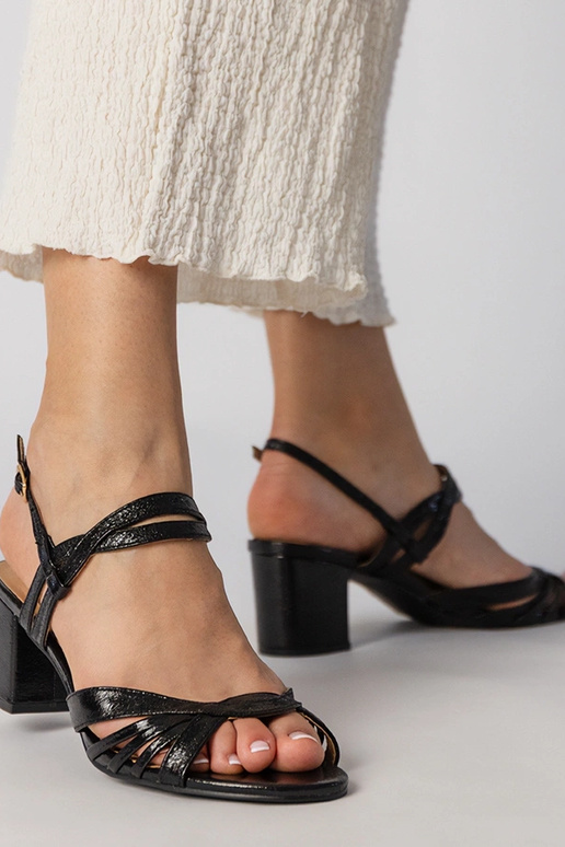 Schwarze Damensandalen mit Absatz,... Schwarze Damensandalen mit Absatz,...