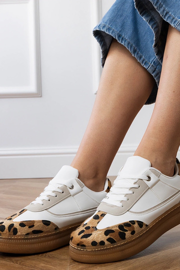 Weiße Sportschuhe mit... 2