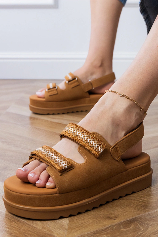 Karamellfarbene Sandalen mit...