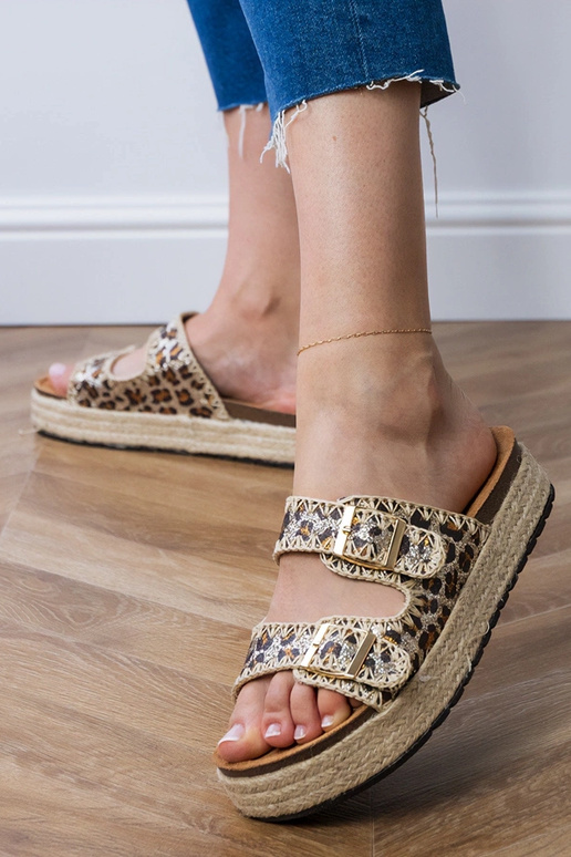 Leopardenmuster glänzende Espadrilles... Leopardenmuster glänzende Espadrilles...