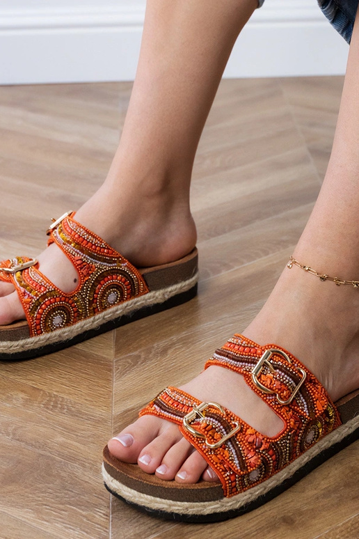 Orangefarbene ethnische Hausschuhe...