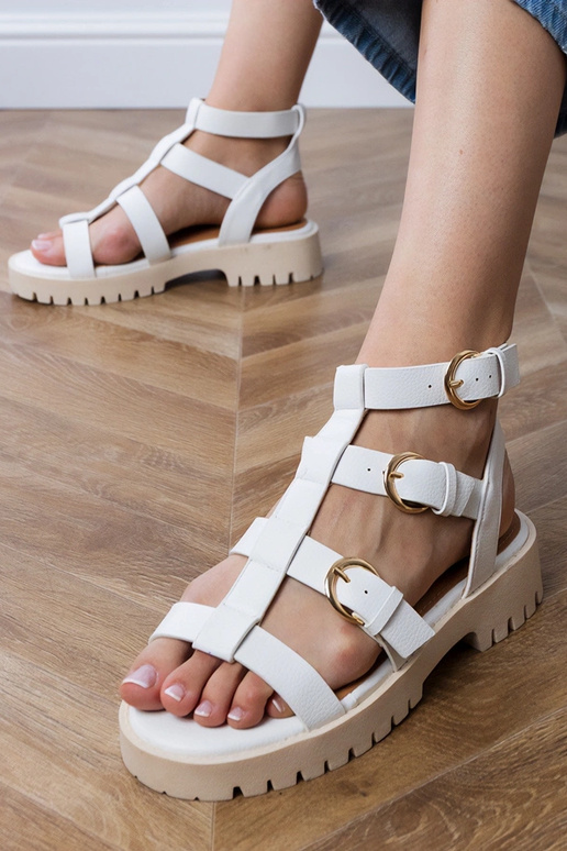 Weiße Gladiatorensandalen mit... Weiße Gladiatorensandalen mit...