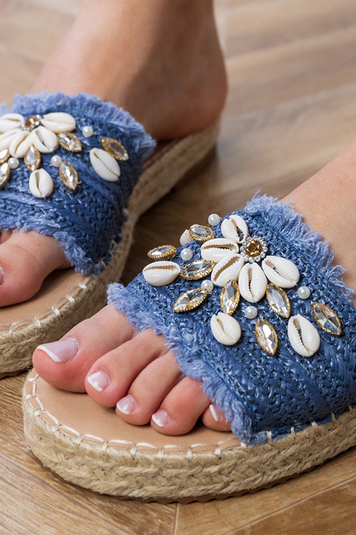 Blaue geflochtene Espadrilles mit... Blaue geflochtene Espadrilles mit...