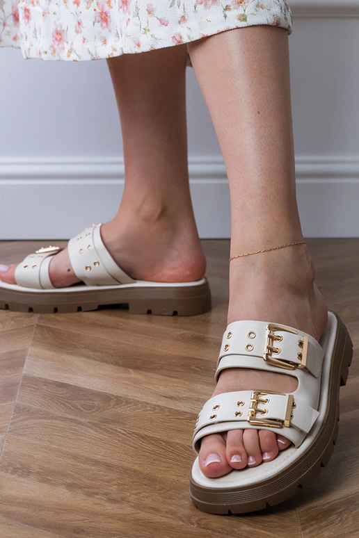 Sandfarbene flache Hausschuhe mit...