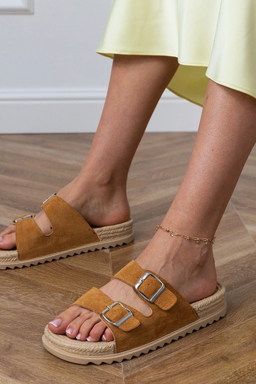 Braune flache Hausschuhe... 2