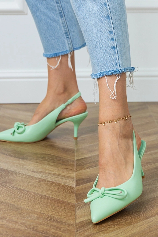 Grüne Sandalen mit niedrigem Absatz...