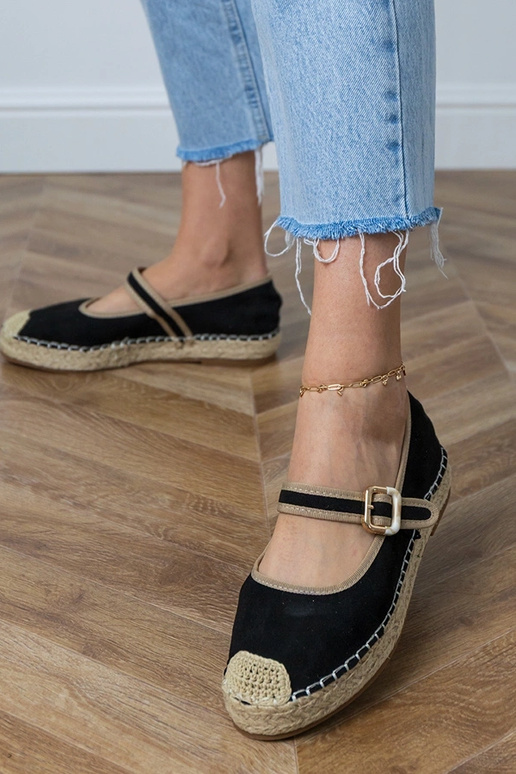 Schwarze Espadrilles mit dekorativer... Schwarze Espadrilles mit dekorativer...