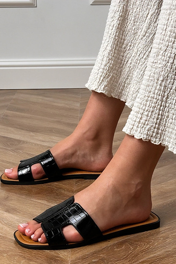 Schwarze Slipper mit flacher Sohle und Reliefmuster Sarini 2