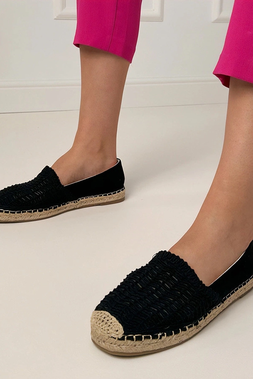 Schwarze durchbrochene Espadrilles... Schwarze durchbrochene Espadrilles...