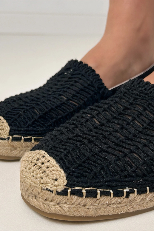 Schwarze durchbrochene Espadrilles... Schwarze durchbrochene Espadrilles...