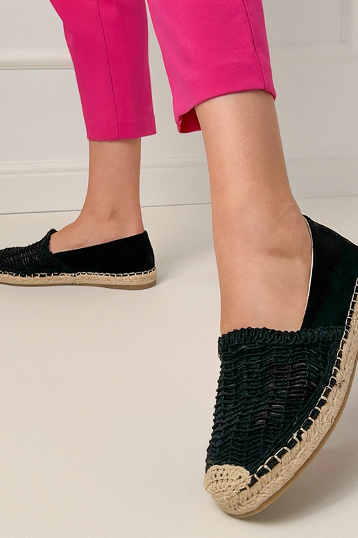 Schwarze durchbrochene Espadrilles... Schwarze durchbrochene Espadrilles...