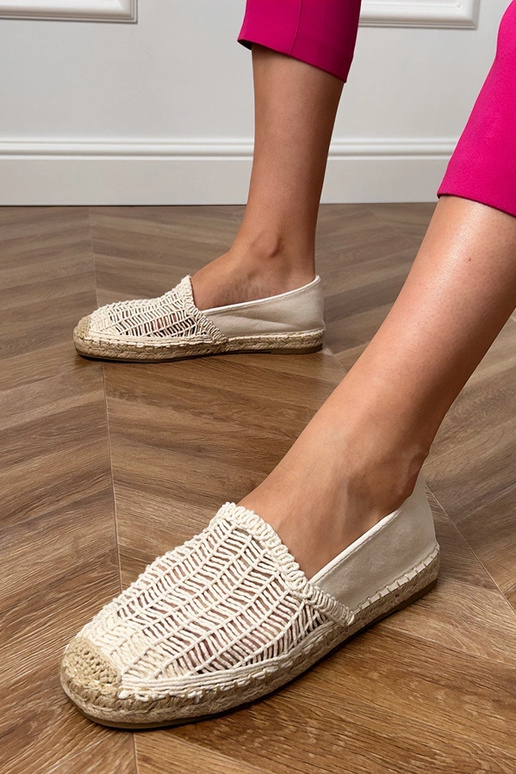 Sandfarbene durchbrochene Espadrilles... Sandfarbene durchbrochene Espadrilles...