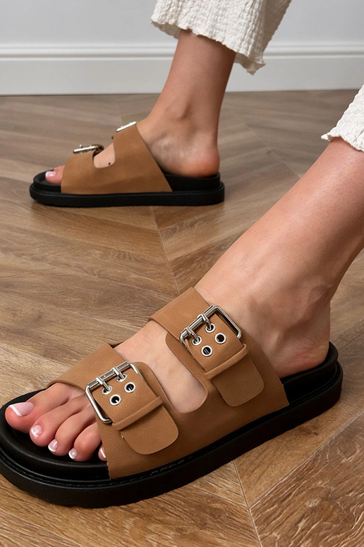 Braune Pantoletten mit Schnallen an...