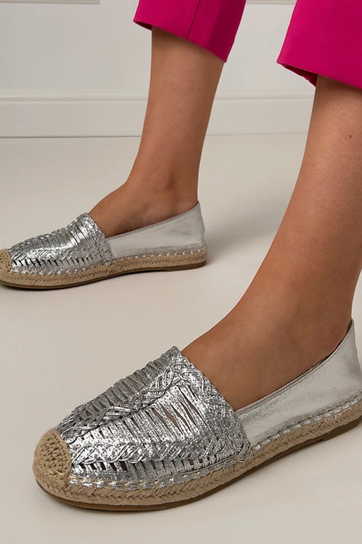 Silberne Spitzen-espadrilles auf... Silberne Spitzen-espadrilles auf...
