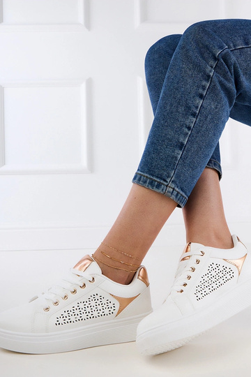 Weiße Sneakers mit goldenen...