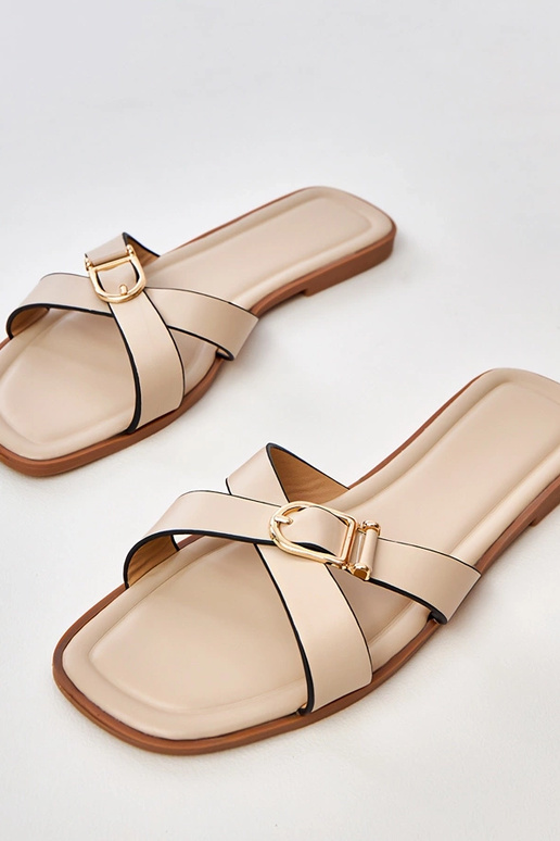 Sandfarbene Hausschuhe mit...