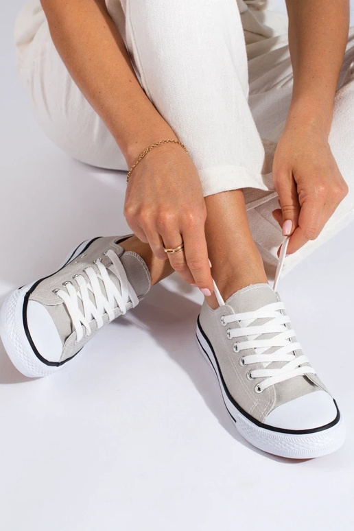 Damenschuhe in grauer Farbe Shelovet