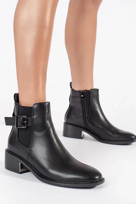 Klassische Modellschuhe in schwarzer...