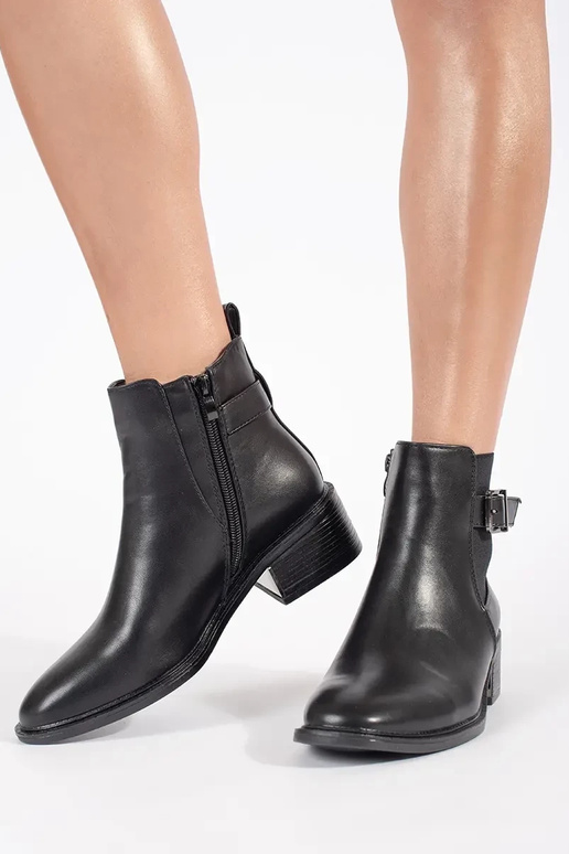 Klassische Modellschuhe in schwarzer...