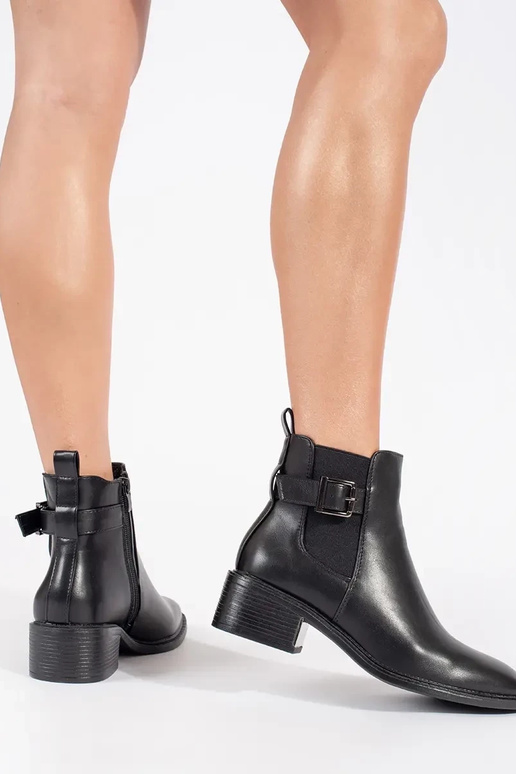 Klassische Modellschuhe in schwarzer...