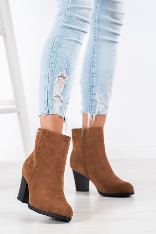 Braune Stiefeletten mit Absatz Braune Stiefeletten mit Absatz