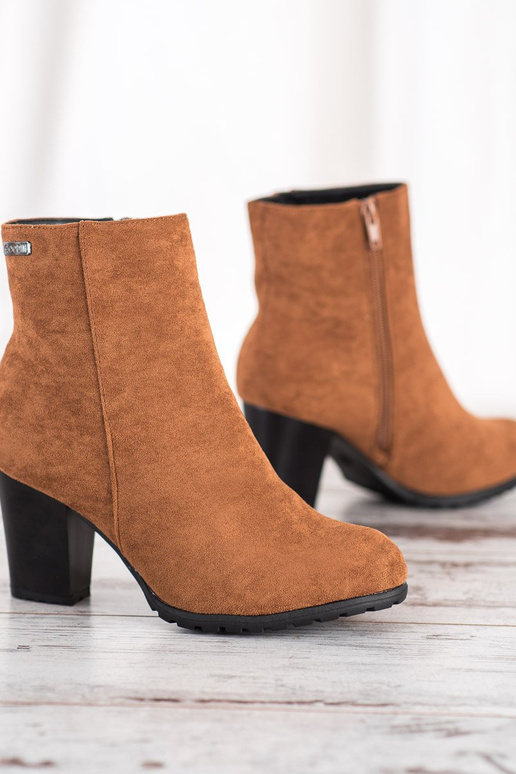 Braune Stiefeletten mit Absatz Braune Stiefeletten mit Absatz