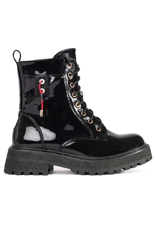 Lackschuhe mit Schnürsenkeln in Schwarz